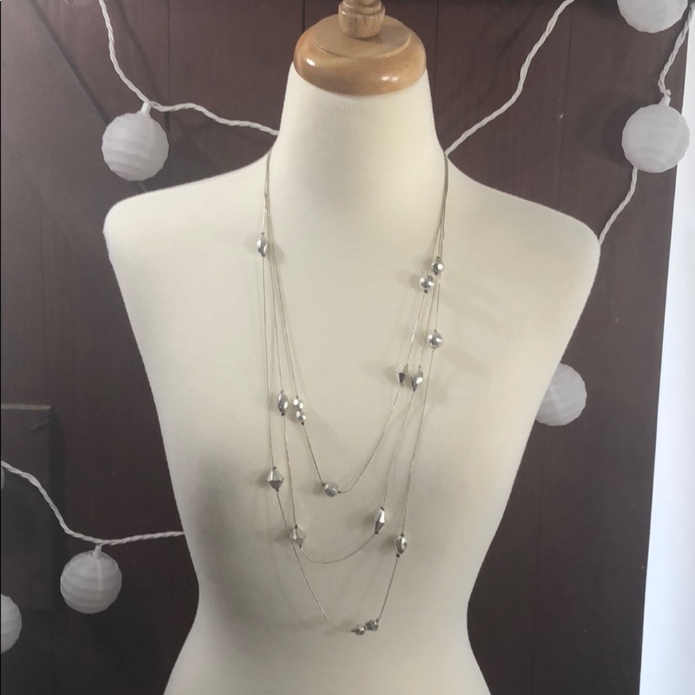 Silver tone vintage necklace 17” long
